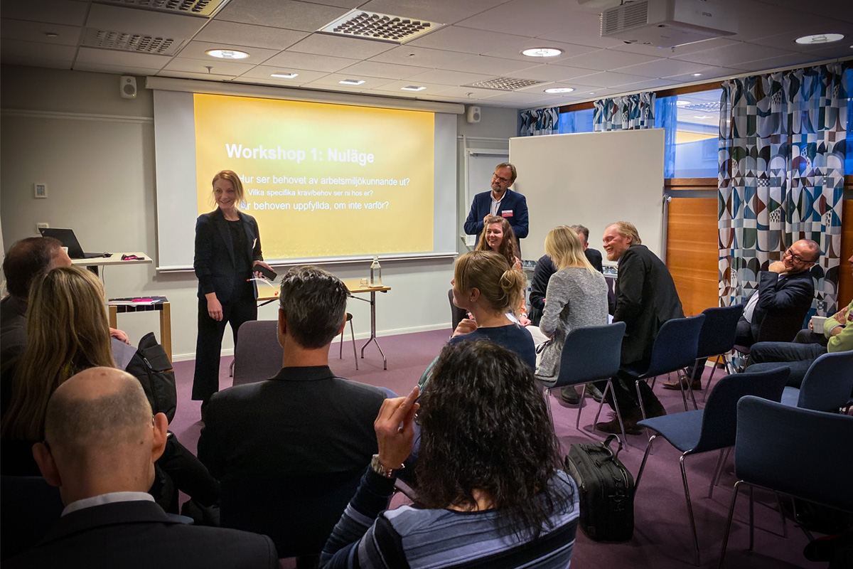 Åhörare och presentatörer vid workshop för kompetensförsörjning av arbetsmiljöingenjörer.